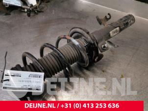 Gebruikte Schokdemperpoot links-voor Volvo V40 (MV) 1.6 D2 Prijs € 50,00 Margeregeling aangeboden door van Deijne Onderdelen Uden B.V.