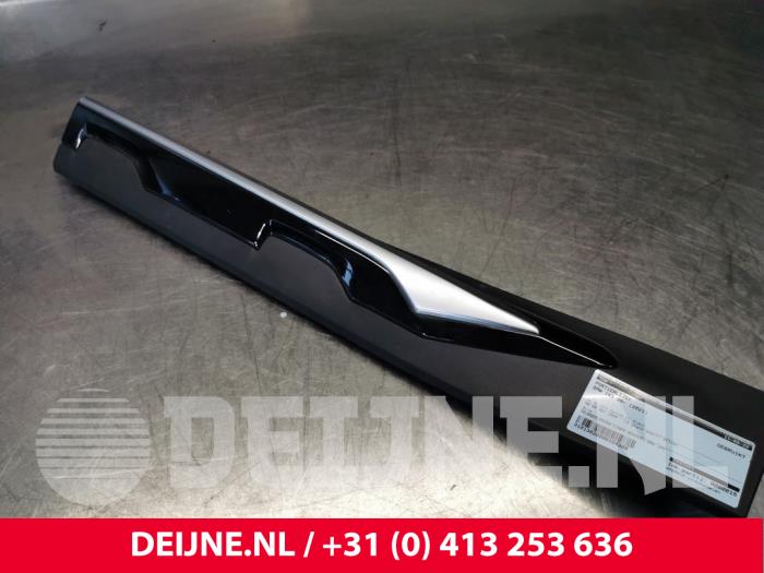 BMW iX3 Portierlijst O154398