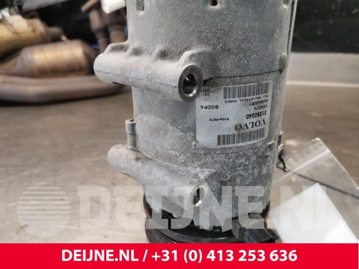 Aircopomp van een Volvo S80 (AR/AS) 2.0 D 16V 2008