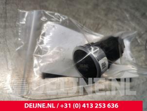 Gebruikte Start/Stop schakelaar Volvo XC40 (XZ) 2.0 T4 Geartronic 16V Prijs € 15,00 Margeregeling aangeboden door van Deijne Onderdelen Uden B.V.