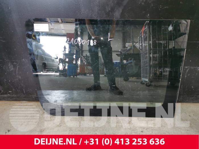 Mercedes Sprinter Ruit Laaddeur zijkant O154710