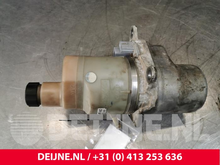 Gebruikte Pomp Servo Volvo V50 (MW) 1.6 D 16V Prijs € 80,00 Margeregeling aangeboden door van Deijne Onderdelen Uden B.V.