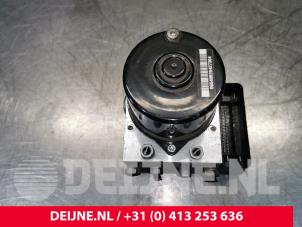 Volvo V50 ABS pump O154888 photo 3