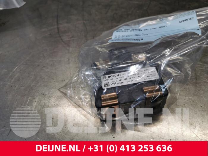 Gebruikte Dode hoek sensor Mercedes Sprinter 5t (907.6) 315 CDI 2.0 D RWD Prijs € 242,00 Inclusief btw aangeboden door van Deijne Onderdelen Uden B.V.