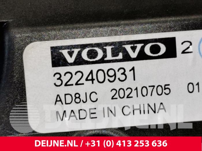 Versnellingspook van een Volvo XC60 II (UZ) 2.0 B4 16V AWD 2022