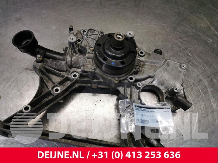 Gebruikte Dynamosteun boven Mercedes Sprinter 3,5t (906.63) 313 CDI 16V 4x4 Prijs € 42,35 Inclusief btw aangeboden door van Deijne Onderdelen Uden B.V.