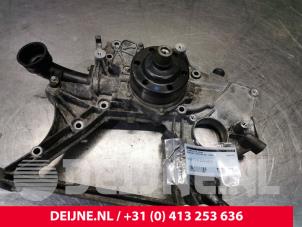 Gebruikte Dynamosteun boven Mercedes Sprinter 3,5t (906.63) 313 CDI 16V 4x4 Prijs € 48,40 Inclusief btw aangeboden door van Deijne Onderdelen Uden B.V.