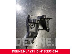Volvo V40 Alternator upper bracket O155072 photo 2