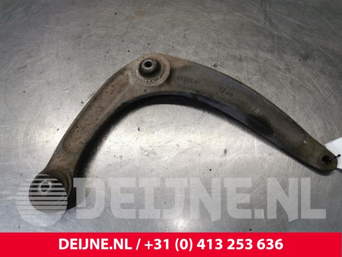 Peugeot 308 Front lower wishbone, right O155131