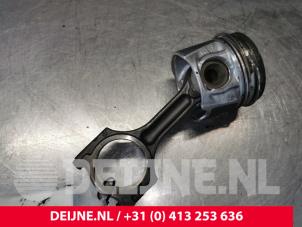 Mercedes Vito Piston O155162 photo 2