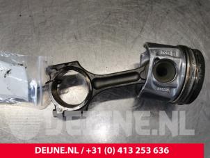 Gebruikte Zuiger Mercedes Vito (447.6) 1.6 111 CDI 16V Prijs € 121,00 Inclusief btw aangeboden door van Deijne Onderdelen Uden B.V.