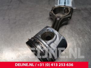 Mercedes Vito Piston O155162 photo 3