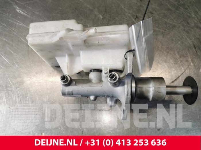 Gebruikte Hoofdremcilinder Volkswagen Crafter (SY) 2.0 TDI FWD Prijs € 42,35 Inclusief btw aangeboden door van Deijne Onderdelen Uden B.V.