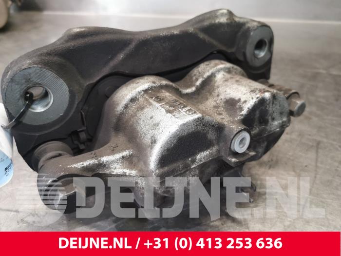 Volkswagen Crafter Remklauw (Tang) rechts-voor O155659
