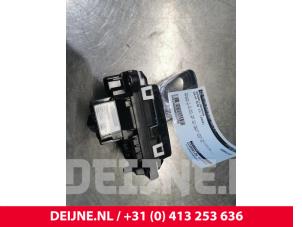 Gebruikte Versnellingspook Volvo XC40 (XZ) 2.0 B4 16V Mild Hybrid Geartronic AWD Prijs € 175,00 Margeregeling aangeboden door van Deijne Onderdelen Uden B.V.