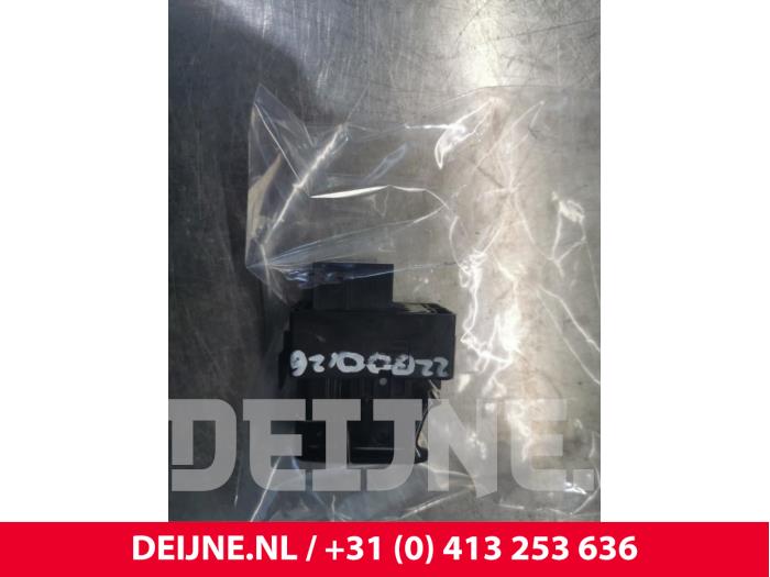 Volvo XC40 Parking brake switch O155860