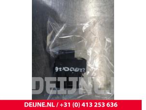 Gebruikte Schakelaar handrem Volvo XC40 (XZ) 2.0 B4 16V Mild Hybrid Geartronic AWD Prijs € 45,00 Margeregeling aangeboden door van Deijne Onderdelen Uden B.V.