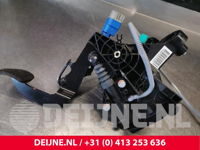Opel Vivaro Kupplungspedal O155874