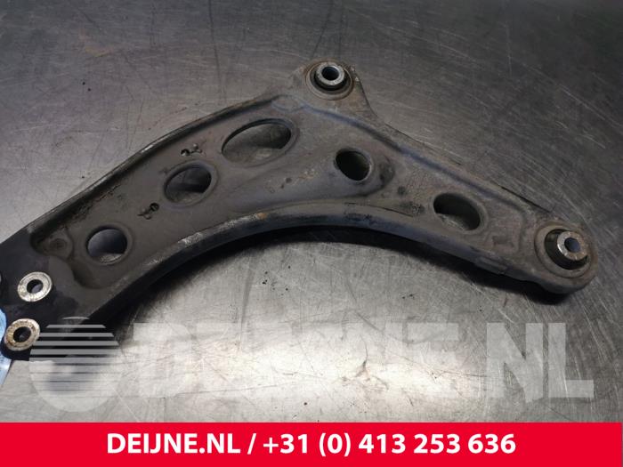 Opel Vivaro Draagarm onder rechts-voor O155883