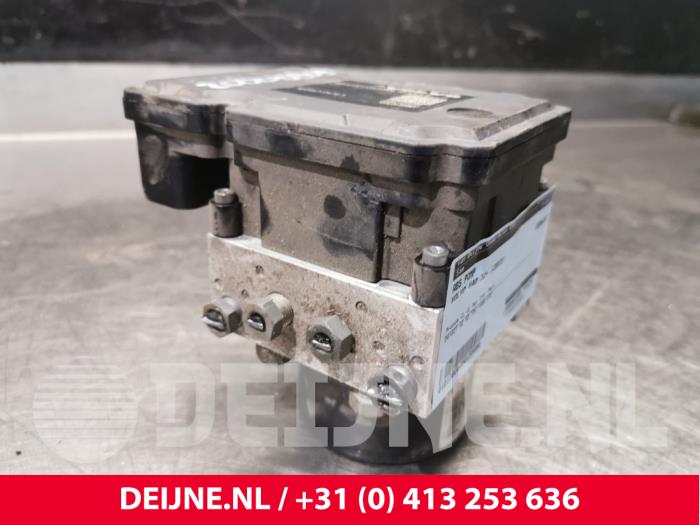 Gebruikte ABS Pomp Volvo V40 (MV) 1.6 D2 Prijs € 20,00 Margeregeling aangeboden door van Deijne Onderdelen Uden B.V.
