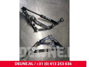 Gebruikte Scharnierset Tesla Model 3 Long Range AWD 75 kWh Prijs € 108,90 Inclusief btw aangeboden door van Deijne Onderdelen Uden B.V.