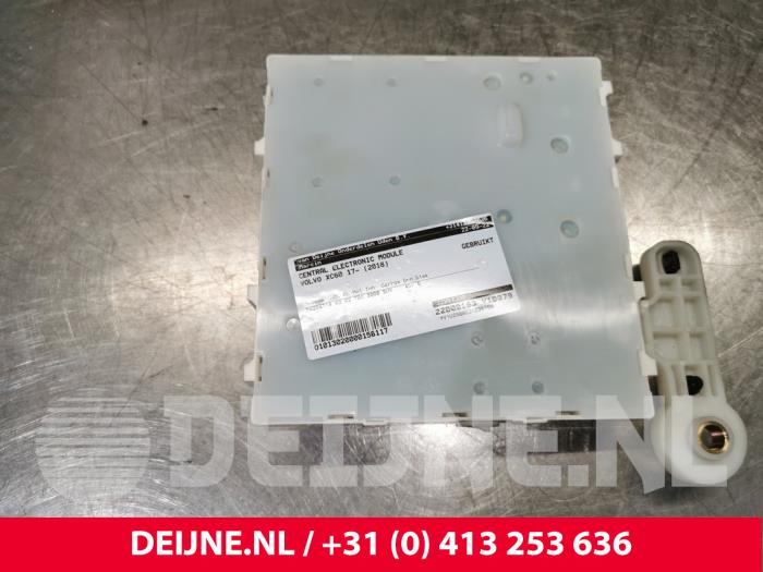 Gebruikte Central electronic module Volvo XC60 II (UZ) 2.0 D4 16V AWD Prijs € 250,00 Margeregeling aangeboden door van Deijne Onderdelen Uden B.V.