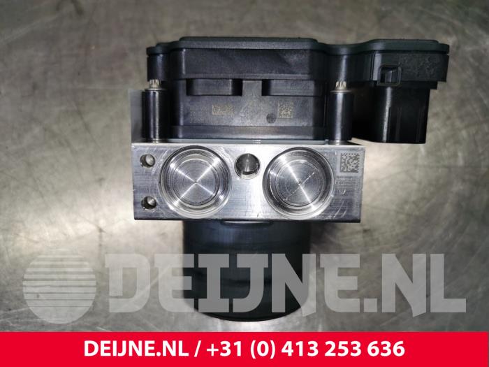 Gebruikte ABS Pomp Volvo XC40 (XZ) 1.5 T4 Plug-in Hybrid 12V Prijs € 195,00 Margeregeling aangeboden door van Deijne Onderdelen Uden B.V.