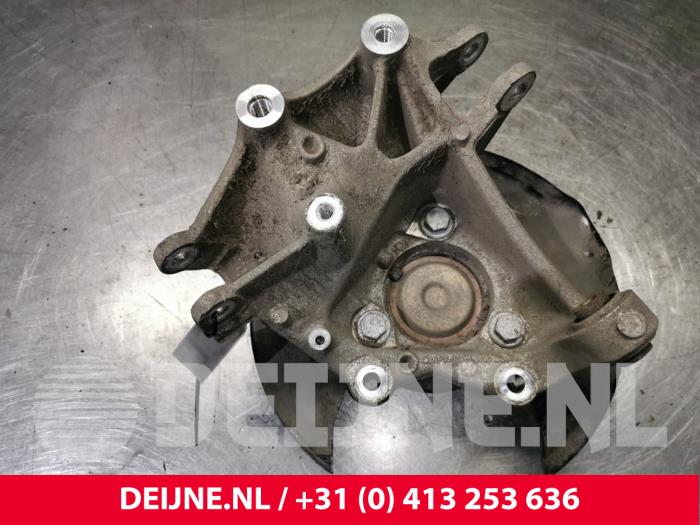 Volvo XC40 Fusee links-achter O156765