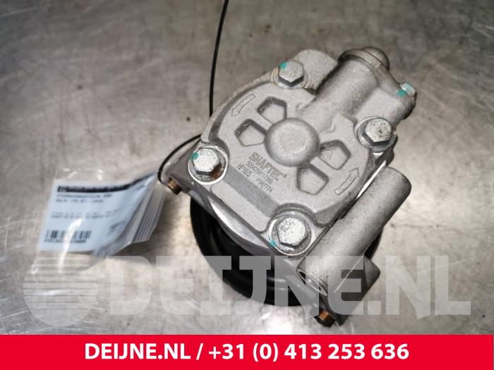 Gebruikte Pomp Servo Volvo V70 (BW) 2.0 D 16V Prijs € 150,00 Margeregeling aangeboden door van Deijne Onderdelen Uden B.V.