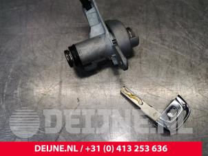 Audi S8 Tailgate lock mechanism O157002 photo 3