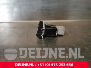 Volkswagen Amarok Schakelaar O157005 foto 2