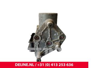 Mercedes Sprinter ABS pump O157011 photo 3