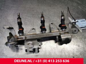 Renault Captur Fuel injector nozzle O157130 photo 2
