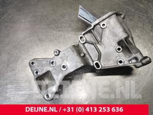 Volvo XC60 Alternator lower bracket O157135 photo 3