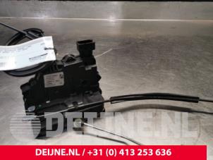 Gebruikte Deurslot Mechaniek 2Deurs links Peugeot Boxer (U9) 2.2 HDi 130 Euro 5 Prijs € 48,40 Inclusief btw aangeboden door van Deijne Onderdelen Uden B.V.