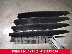 Gebruikte Bumper Rooster Audi R8 (422/423) 4.2 V8 32V FSI Quattro Prijs € 150,00 Margeregeling aangeboden door van Deijne Onderdelen Uden B.V.