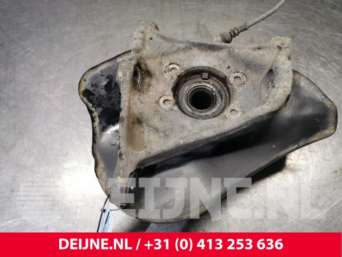 Audi R8 Fusee links-voor O157338