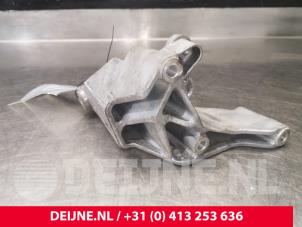 Volkswagen Crafter Engine mount O157347 photo 2