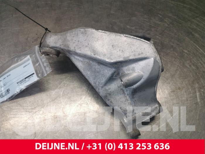 Gebruikte Motorrubber Volkswagen Crafter 2.5 TDI 30/35/50 Prijs € 30,25 Inclusief btw aangeboden door van Deijne Onderdelen Uden B.V.