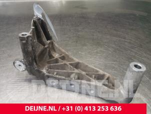Gebruikte Motorrubber Volkswagen Transporter T5 1.9 TDi Prijs € 42,35 Inclusief btw aangeboden door van Deijne Onderdelen Uden B.V.