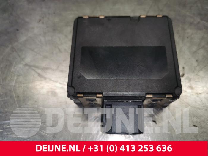 Gebruikte Dode hoek sensor Mercedes Sprinter 3,5t (910.0/910.1/907.1/907.2) 314 CDI 2.1 D FWD Prijs € 242,00 Inclusief btw aangeboden door van Deijne Onderdelen Uden B.V.