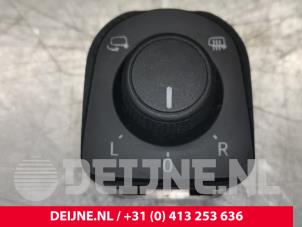 Gebruikte Spiegel Schakelaar Seat Leon SC (5FC) 2.0 TDI FR 16V Prijs € 10,00 Margeregeling aangeboden door van Deijne Onderdelen Uden B.V.