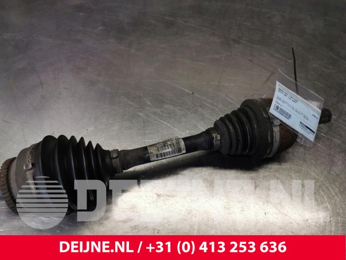 Gebruikte Aandrijfas links-voor Volvo S60 I (RS/HV) 2.0 T 20V Prijs € 75,00 Margeregeling aangeboden door van Deijne Onderdelen Uden B.V.
