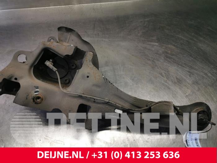Volvo V40 Achsschenkel links hinten O158360