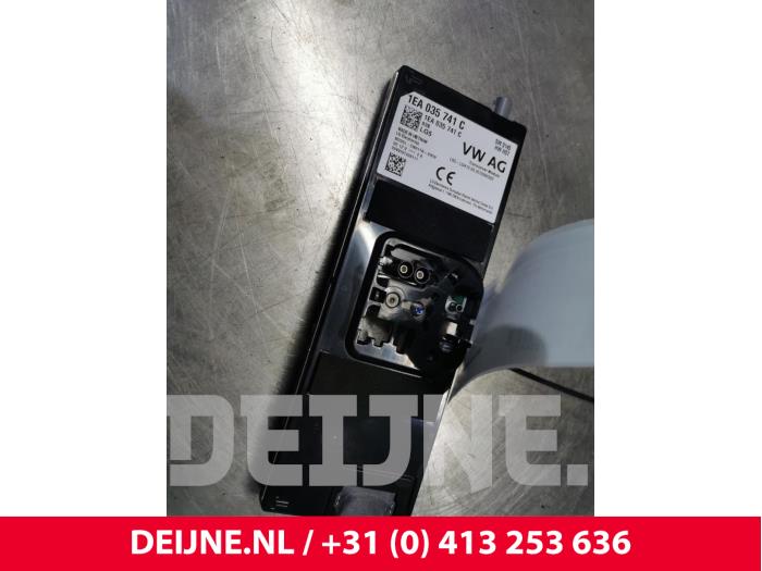 Volkswagen Golf Antenna Amplifier O158452