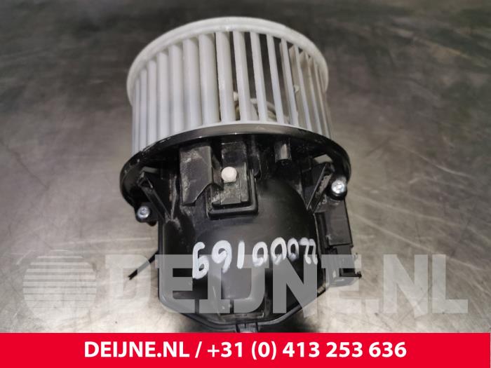 Kachel Ventilatiemotor van een Volvo XC60 I (DZ) 3.0 T6 24V AWD 2015