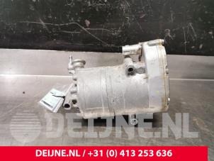 Gebruikte Pomp Airco Volvo XC60 II (UZ) 2.0 T8 16V Hybrid AWD Prijs € 775,00 Margeregeling aangeboden door van Deijne Onderdelen Uden B.V.