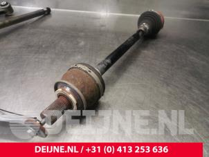 Gebruikte Steekas links-achter Volvo XC60 II (UZ) 2.0 T8 16V Hybrid AWD Prijs € 325,00 Margeregeling aangeboden door van Deijne Onderdelen Uden B.V.