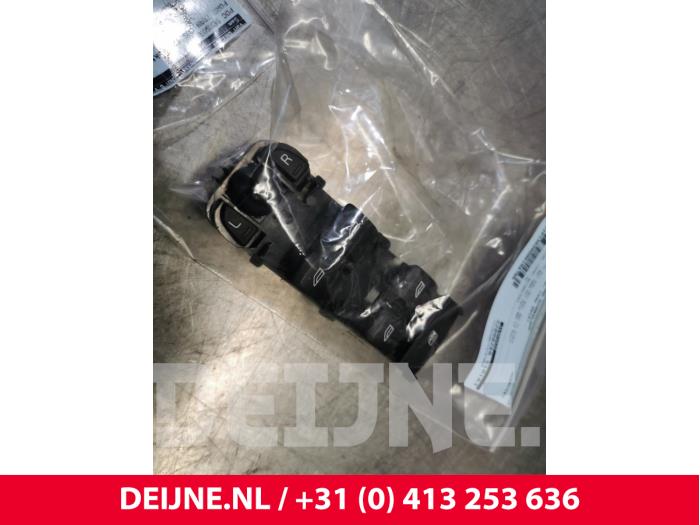 Volvo V40 Electric window switch O158799