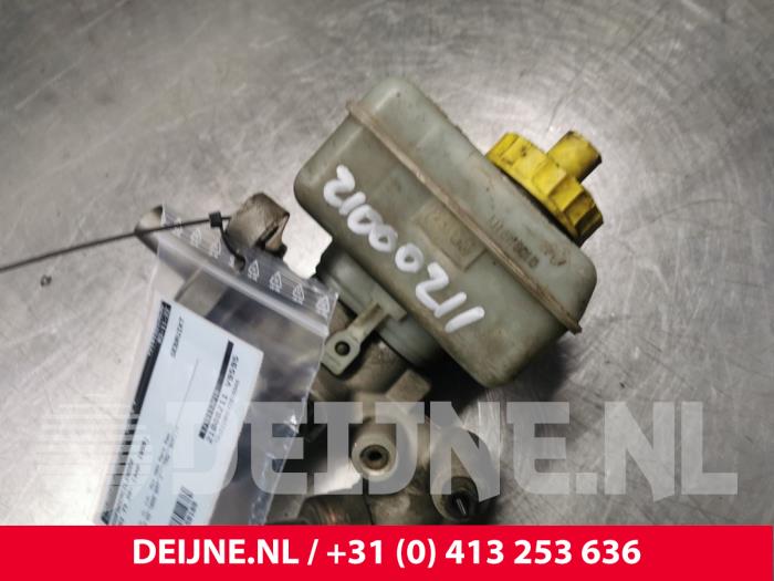 Audi TT Hoofdremcilinder O159189